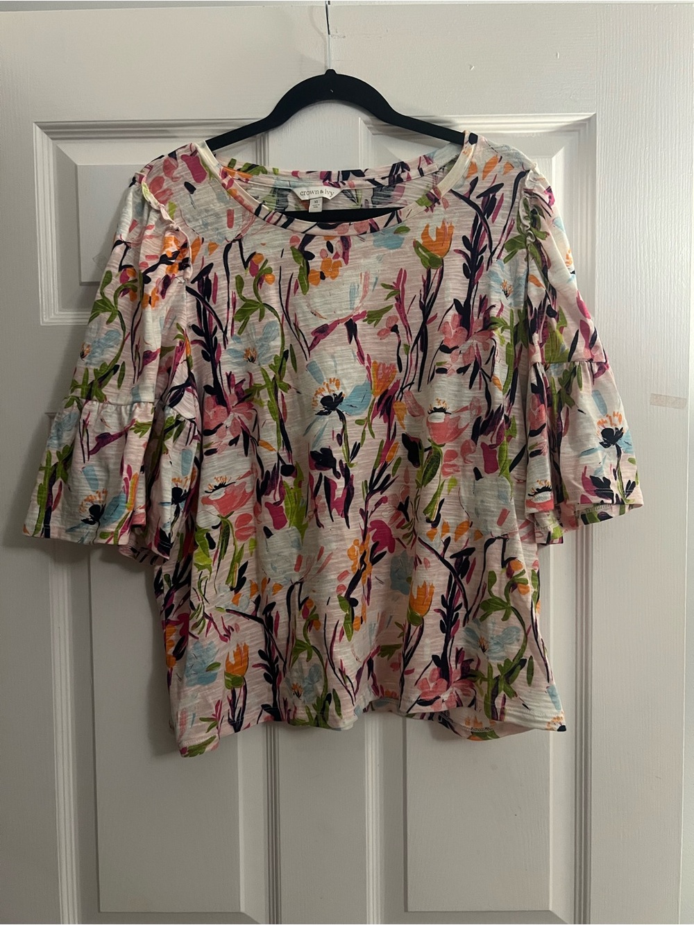 Crown and Ivy White Multicolor Floral Ruffle-Sleeve Top